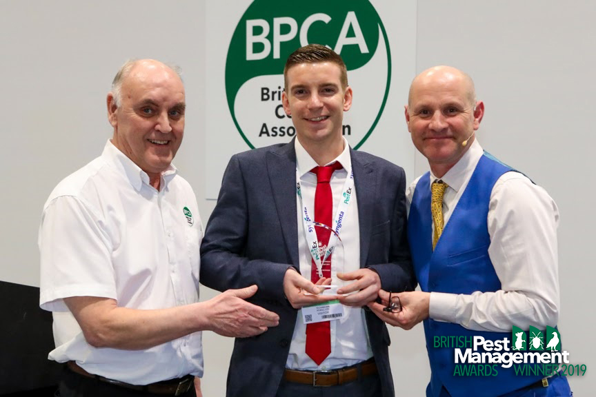 George Rickwood of Rokill (centre) with Kevin Higgins, a member of the BPMA’s judging panel (left) and event host, TV wildlife presenter Mike Dilger.